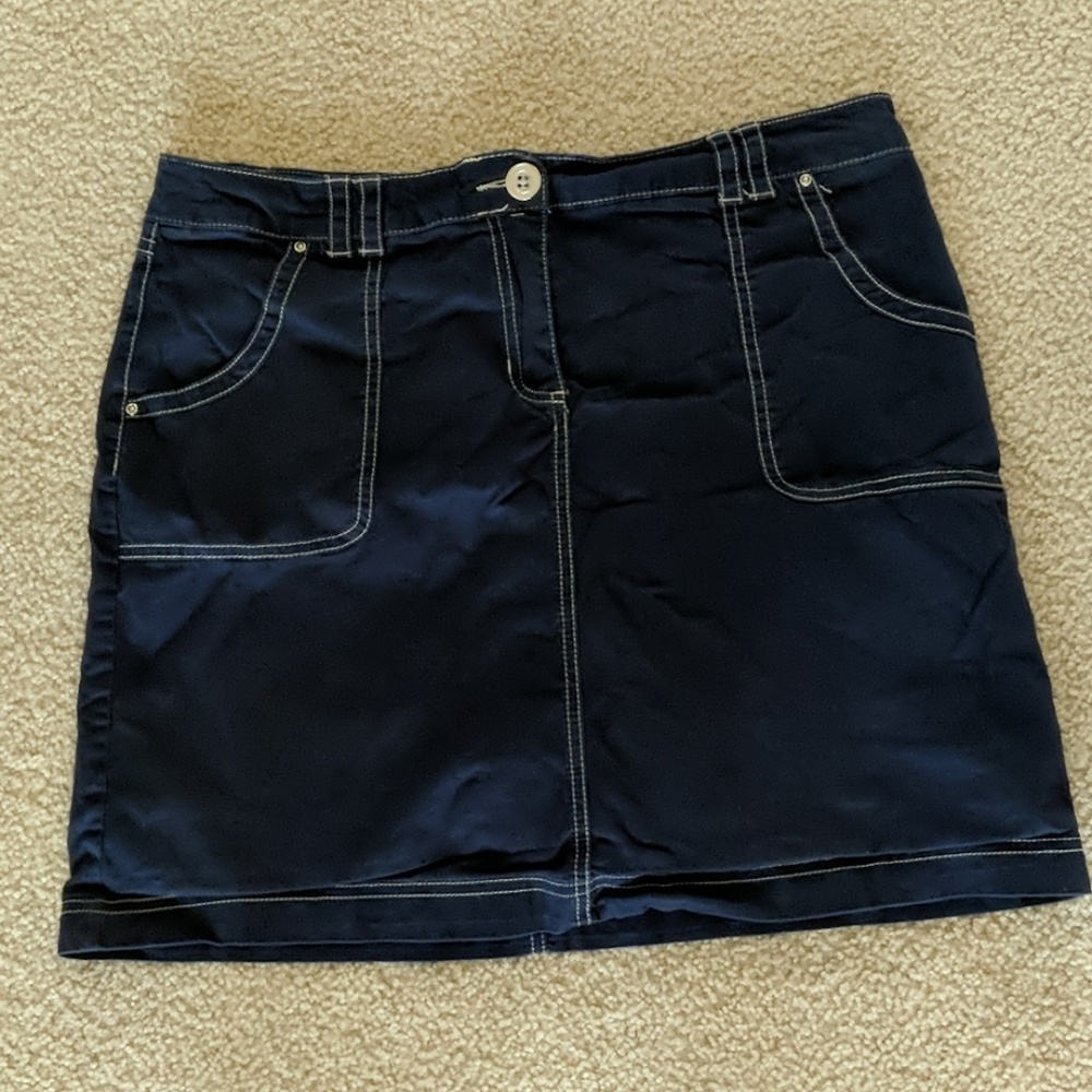 Karen Scott skort